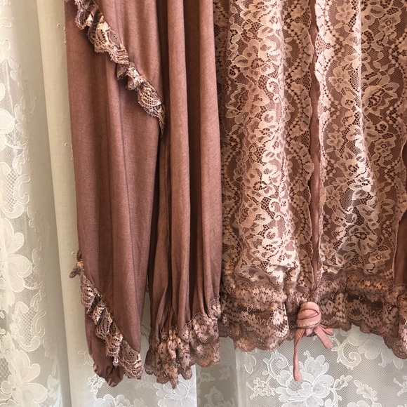 POL * NWOT Hand Dyed Dusty Pink Lace Top - Picture 4 of 6